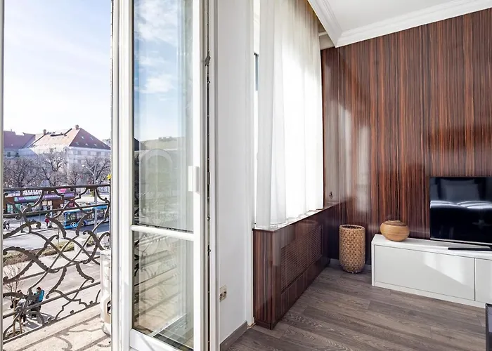 Ultra - Balcony - Sunny * بودابست