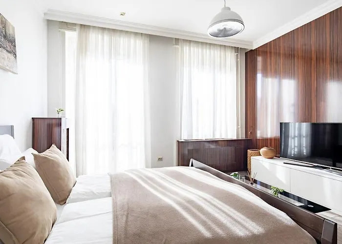 Ultra - Balcony - Sunny *